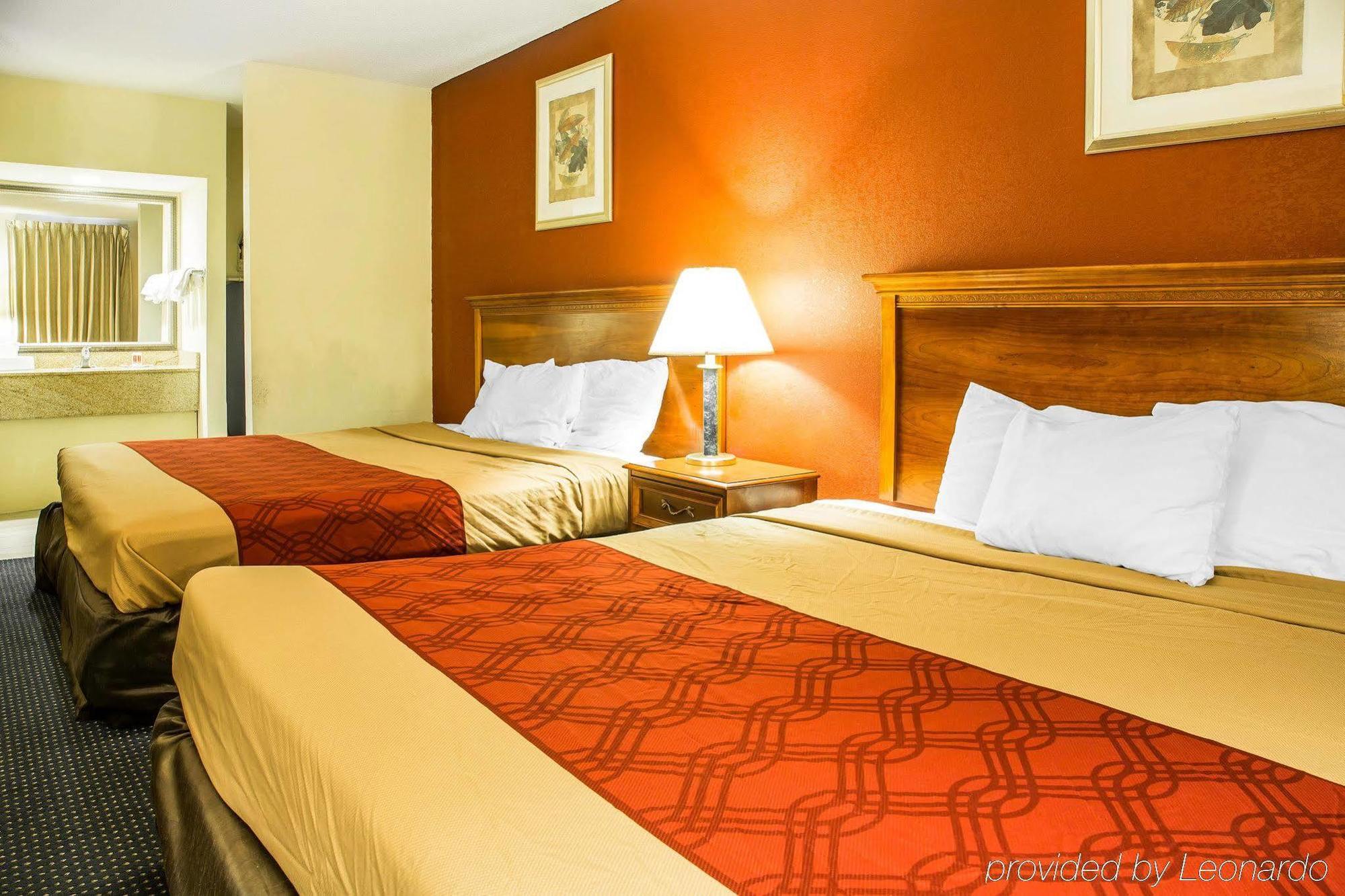 Red Carpet Inn Norwalk Exterior foto